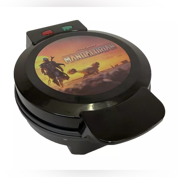 Star Wars Mandalorian Disney Waffle Maker Nonstick 8” Uncanny Brands - Lot Of 2 - Picture 3 of 4